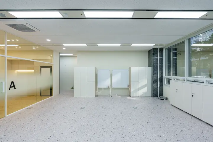사무실 업무공간 사진 8